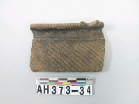 藏品(黑色細砂陶口緣殘件)的圖片